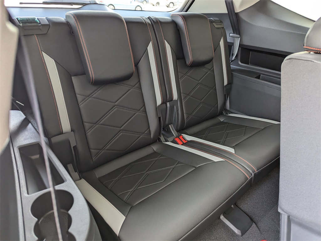 2025 Volkswagen Atlas SE Technology Peak Edition photo 32