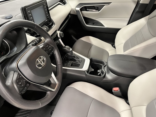 2021 Toyota RAV4 XLE Premium photo 14
