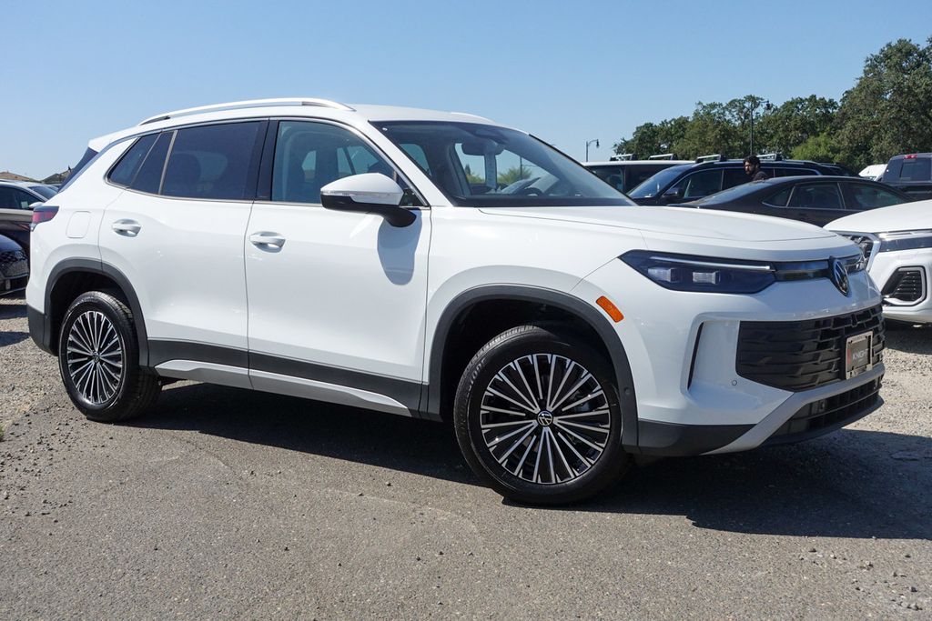 2025 Volkswagen Tiguan S photo 2