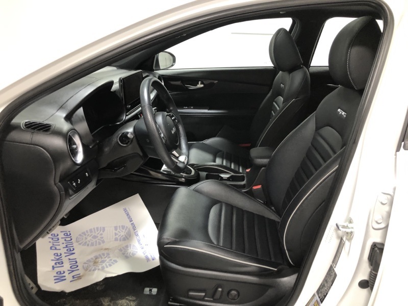 2023 Kia Forte GT-Line photo 16