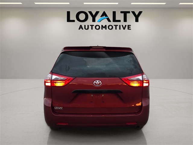 2020 Toyota Sienna L photo 4