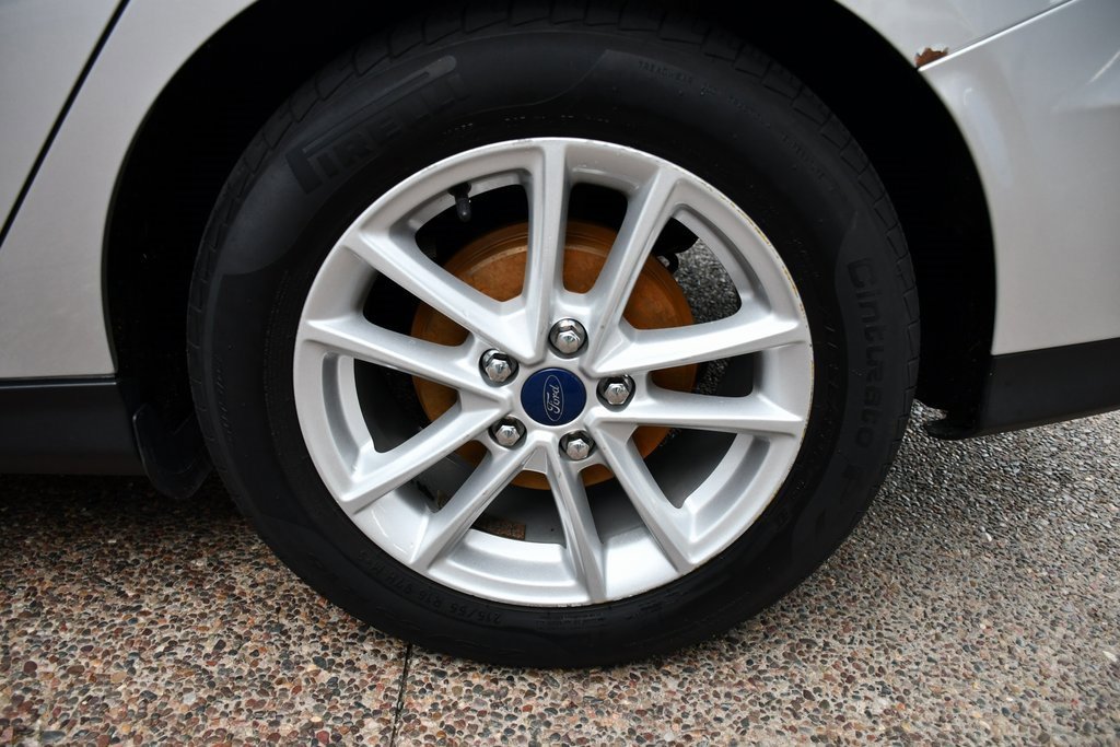 2015 Ford Focus SE photo 30