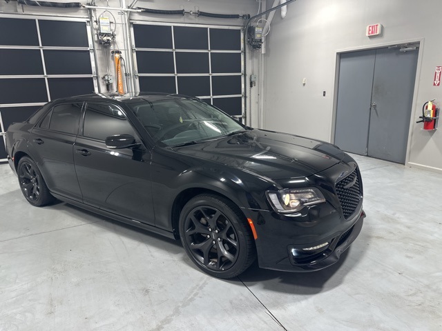 2022 Chrysler 300 Touring L photo 10