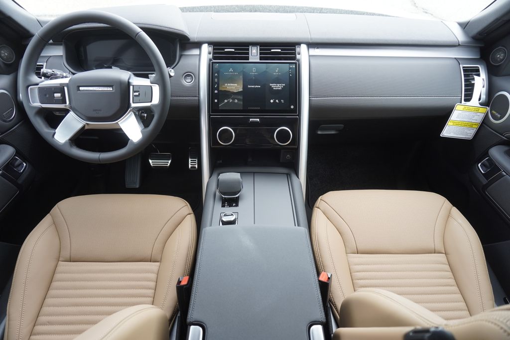 2025 Land Rover Discovery SE photo 9