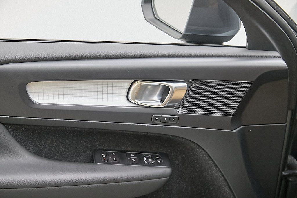 2019 VOLVO XC40 - Image 10