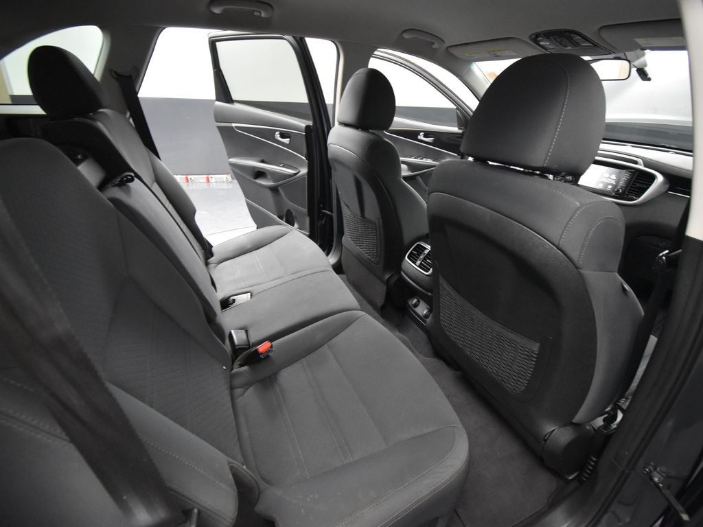 2020 Kia Sorento LX photo 37