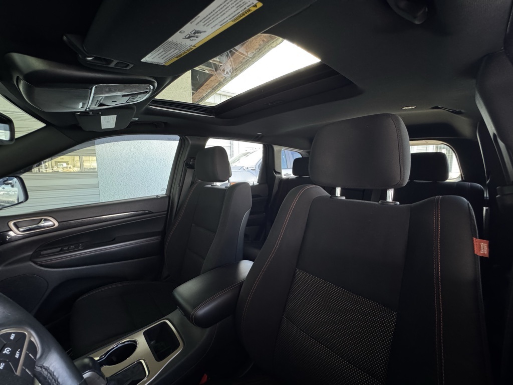 2017 Jeep Grand Cherokee Anniversary Edition photo 12