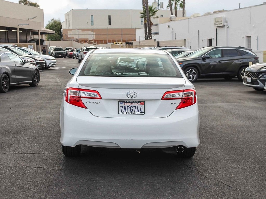 2013 Toyota Camry SE photo 4