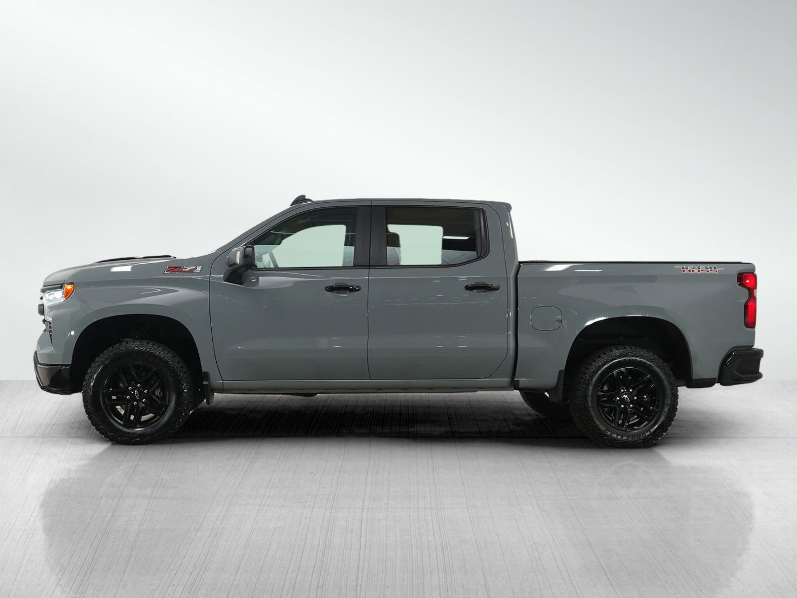 Used 2024 Chevrolet Silverado 1500 LT Trail Boss with VIN 3GCUDFED9RG324707 for sale in Burnsville, Minnesota
