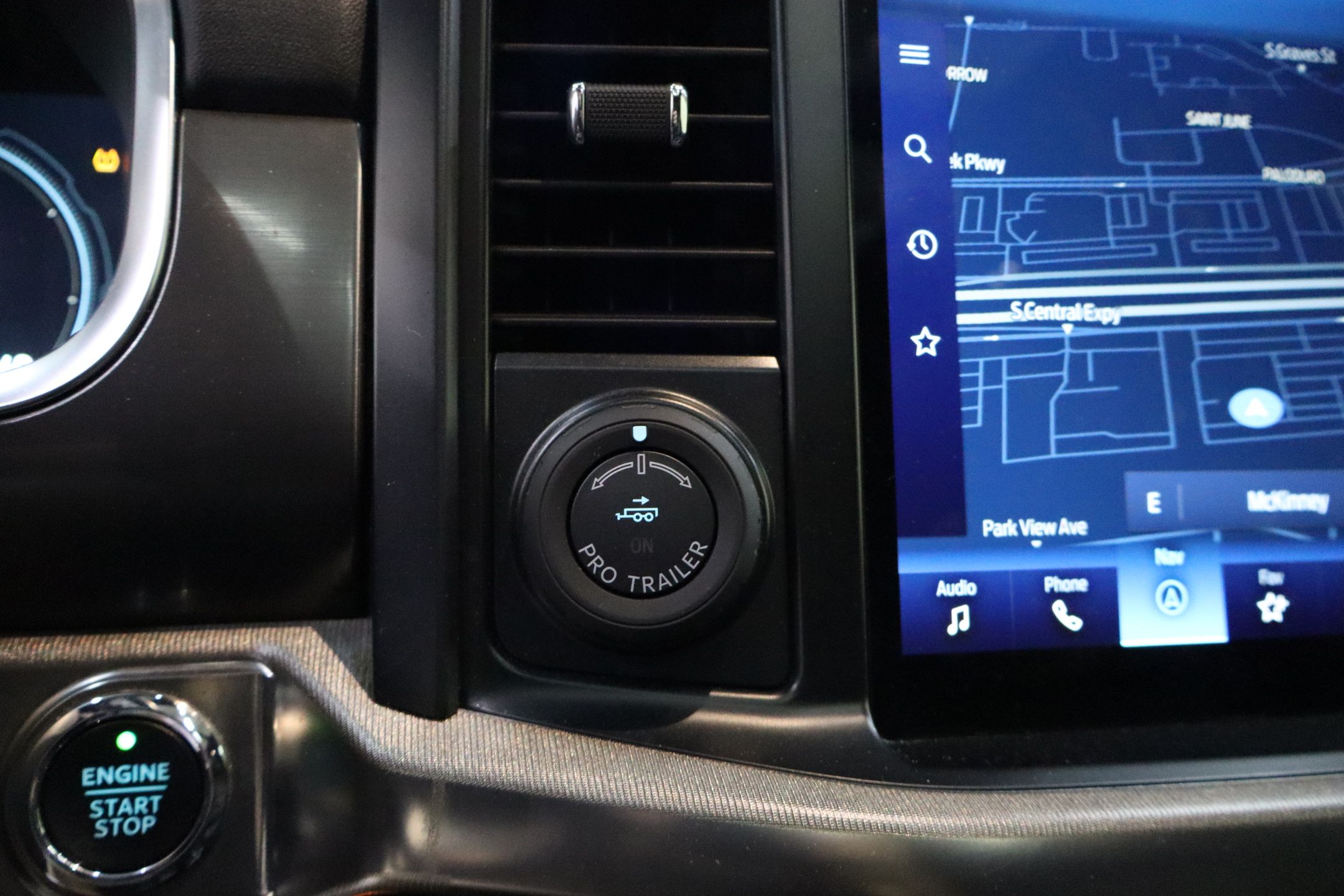 2023 Ford F-150 Raptor photo 19