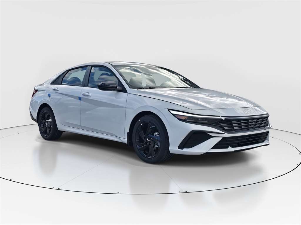 2026 Hyundai Elantra SEL Sport photo 2