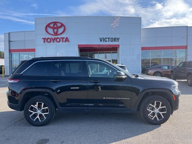 2024 Jeep Grand Cherokee Limited photo 2