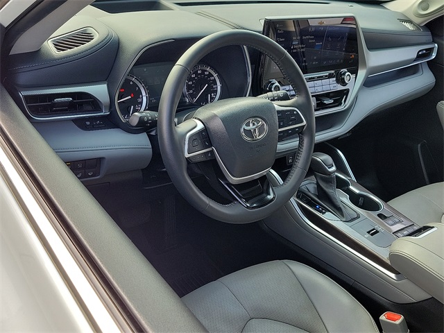 2022 Toyota Highlander Platinum photo 7