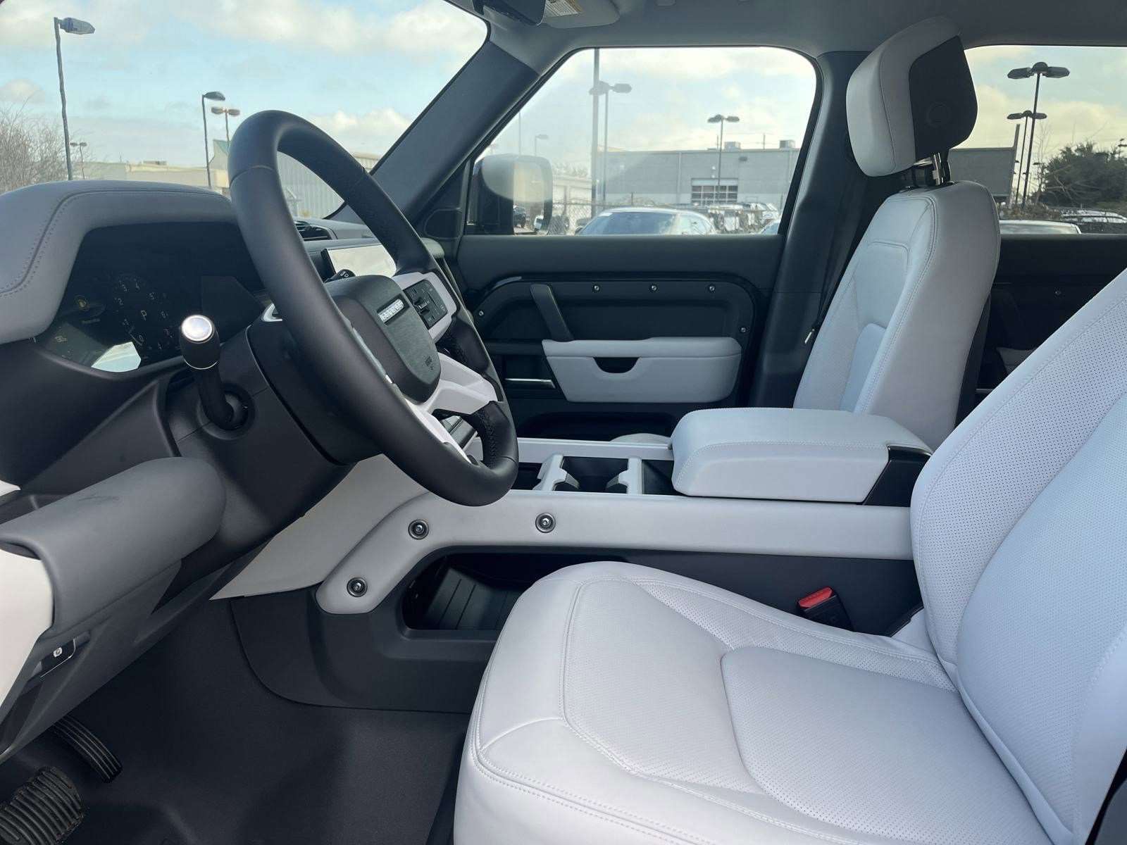 2025 Land Rover Defender 110 S photo 3