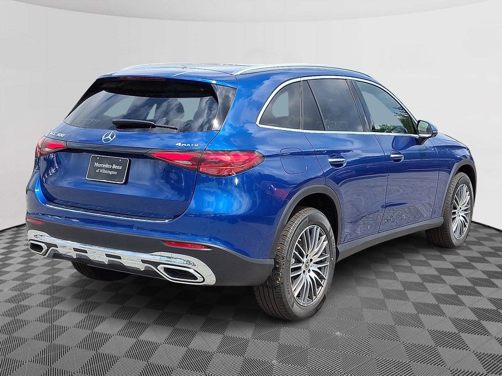 2025 Mercedes Benz GLC 300 4MATIC photo 4