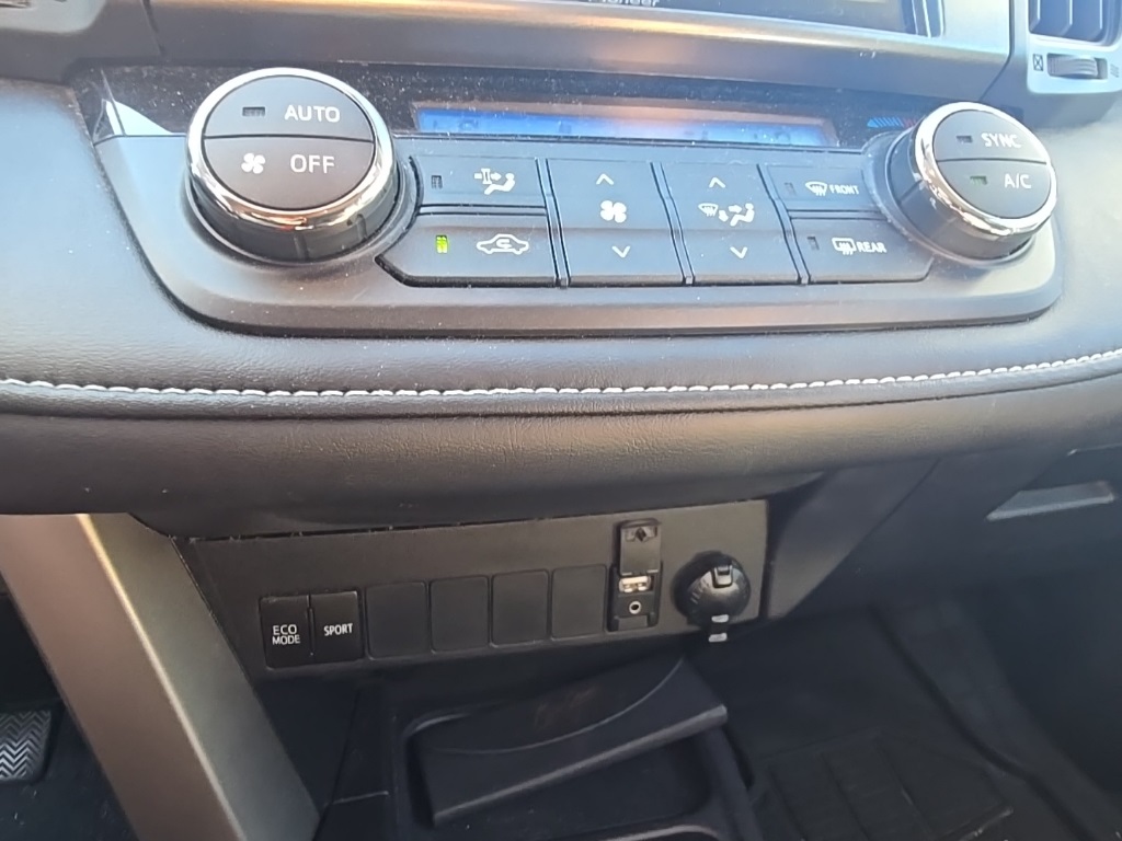 2017 Toyota RAV4 XLE photo 14