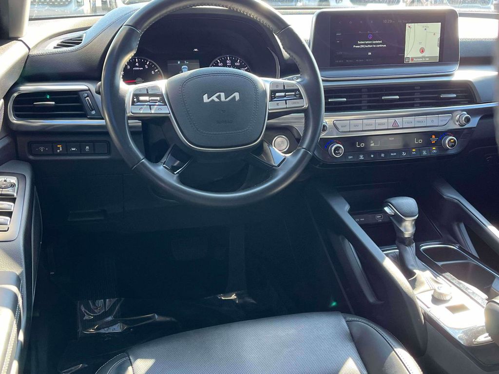 2022 Kia Telluride LX photo 2