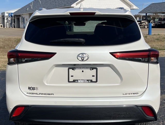 2020 Toyota Highlander Limited photo 2