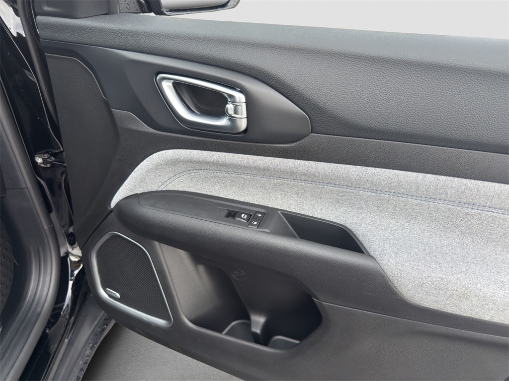 2025 Jeep Compass Latitude photo 16