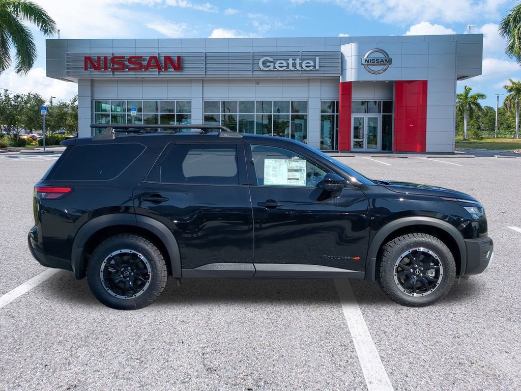 2025 Nissan Pathfinder Rock Creek photo 2