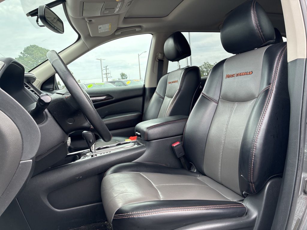 2020 Nissan Pathfinder SL photo 9