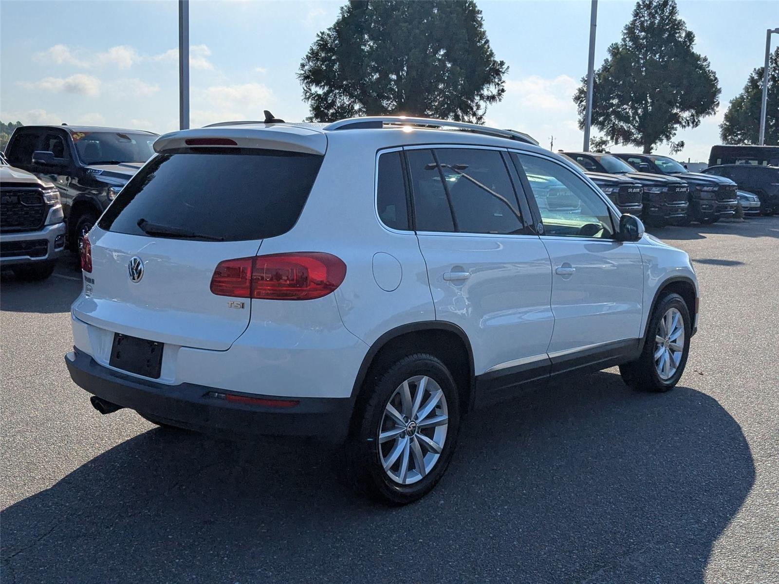 2017 Volkswagen Tiguan Wolfsburg Edition photo 4