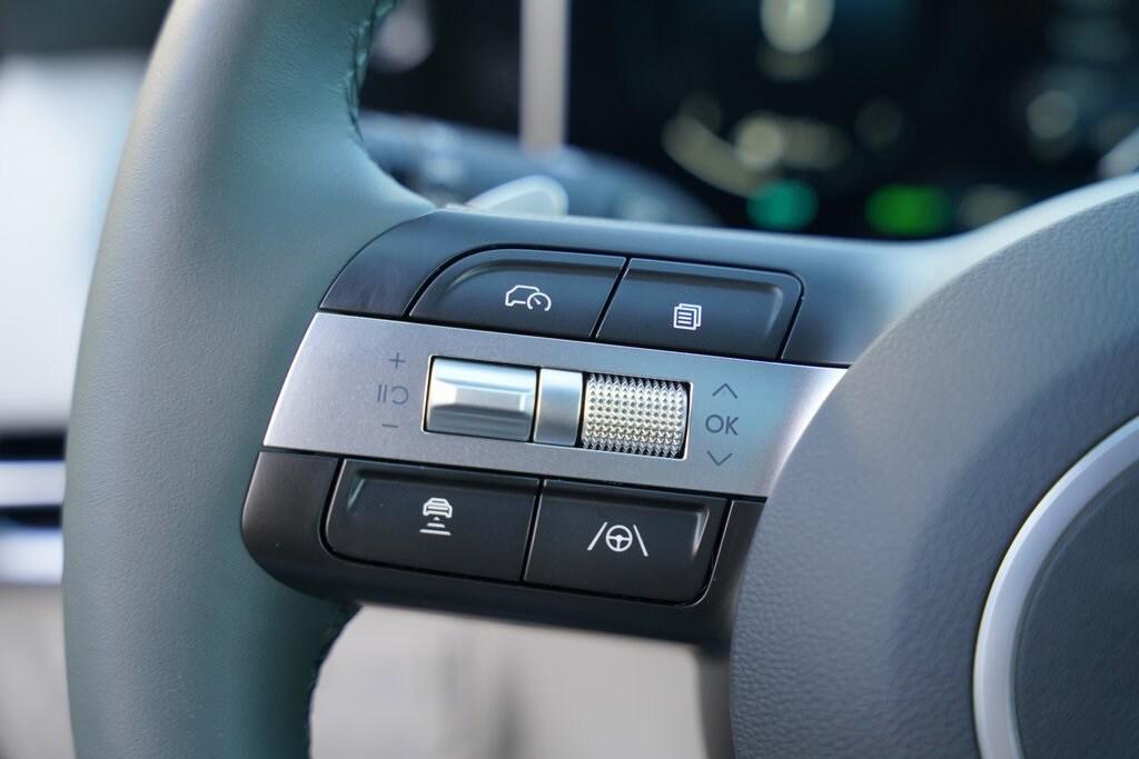 2025 Hyundai Tucson Hybrid Limited photo 17