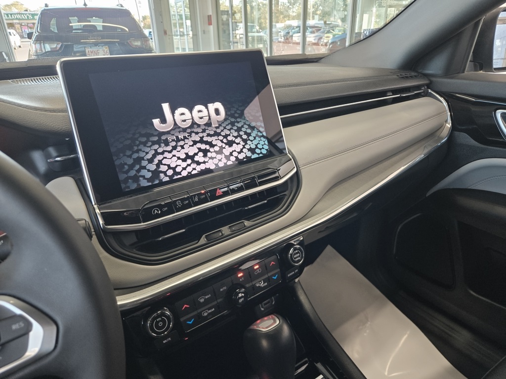 2024 Jeep Compass Limited photo 25