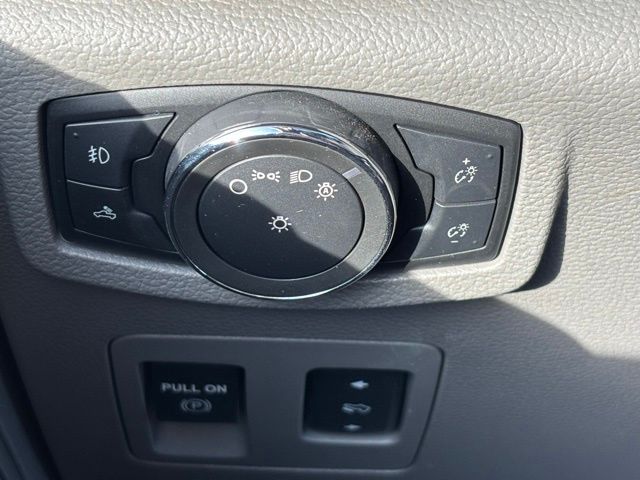 2015 Ford F-150 XLT photo 27