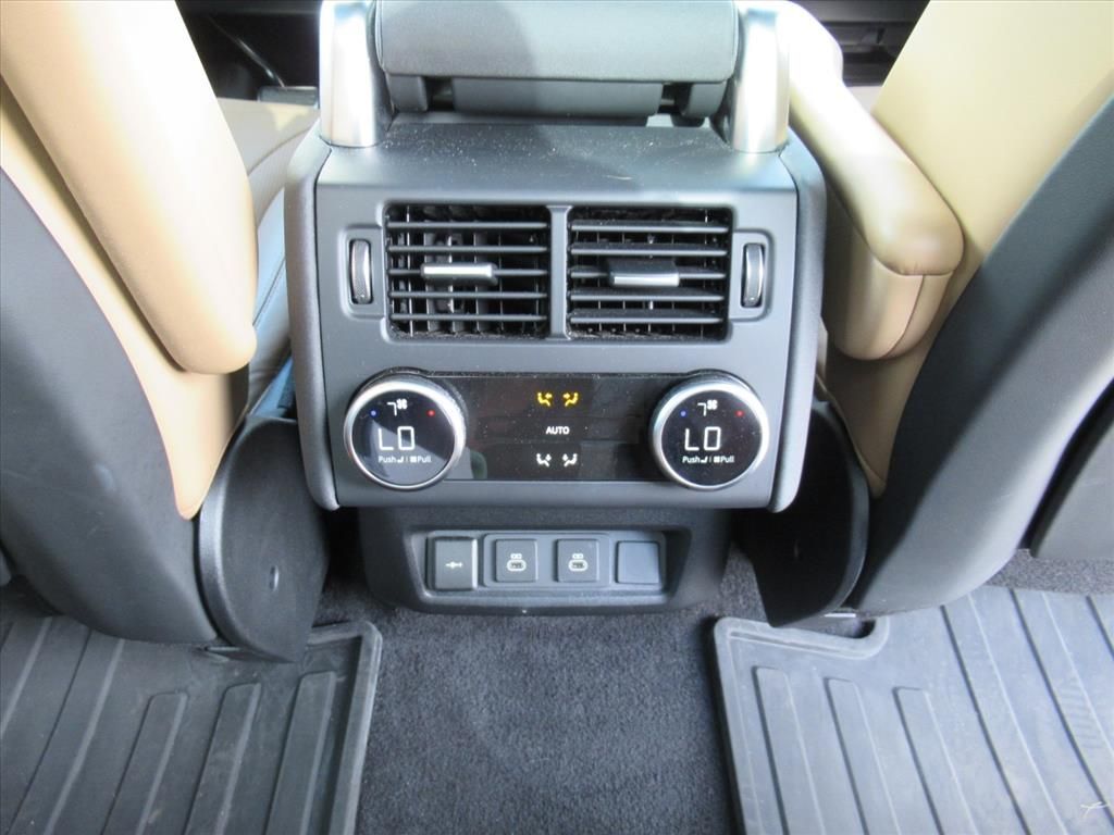 2024 Land Rover Discovery SE photo 29