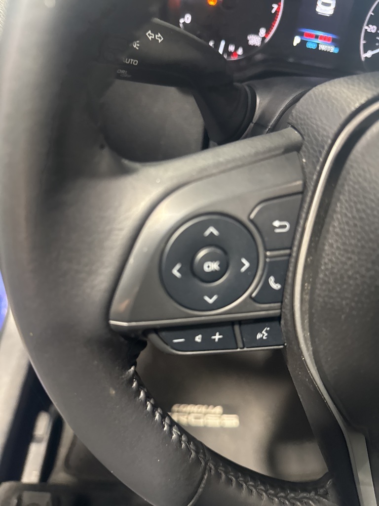 2023 Toyota Corolla Cross LE photo 33