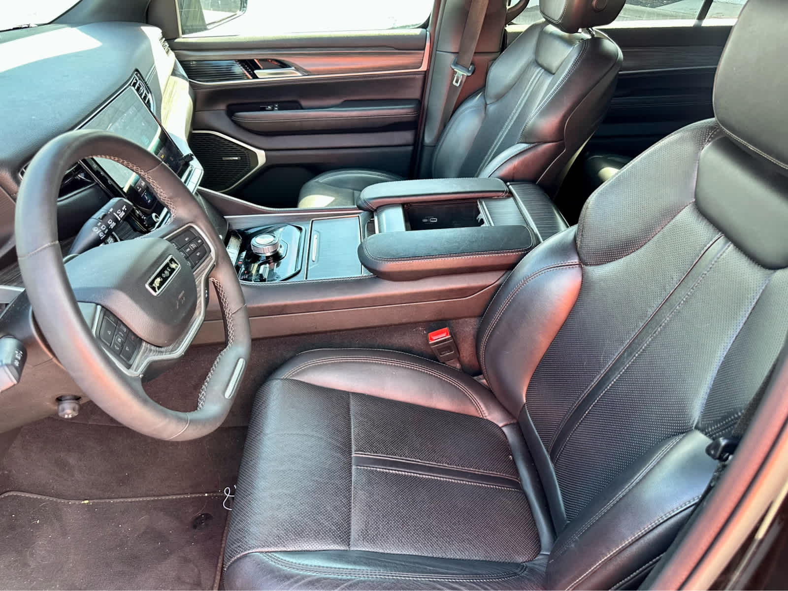 2023 Jeep Wagoneer L Series II photo 11