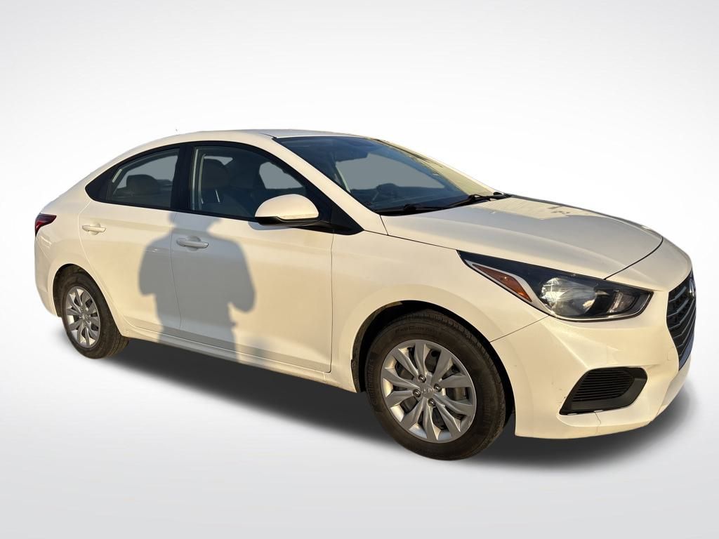 2022 Hyundai Accent SE's photo