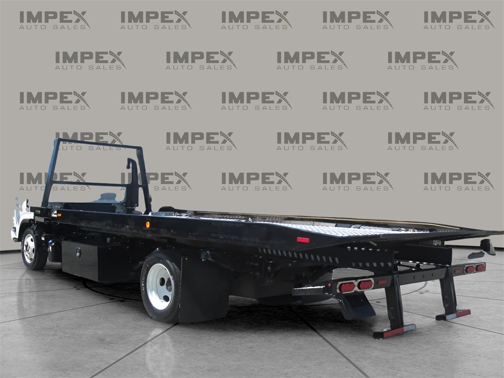 2019 Isuzu NRR photo 3