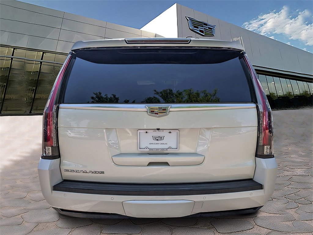 2015 Cadillac Escalade Luxury photo 3