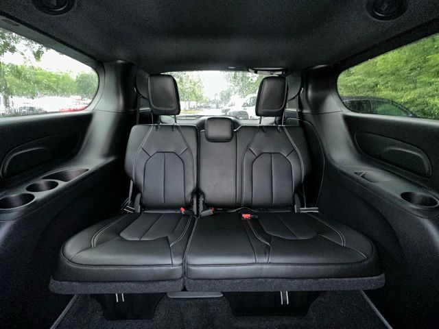 2026 Chrysler Pacifica photo 34