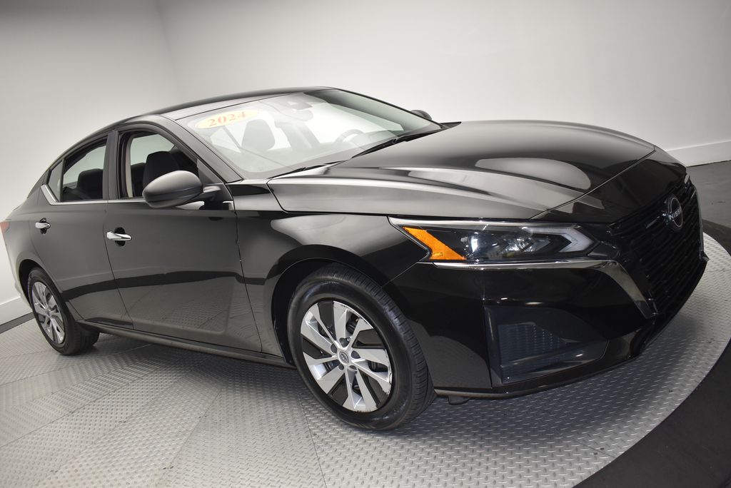 2024 Nissan Altima 2.5 S photo 3