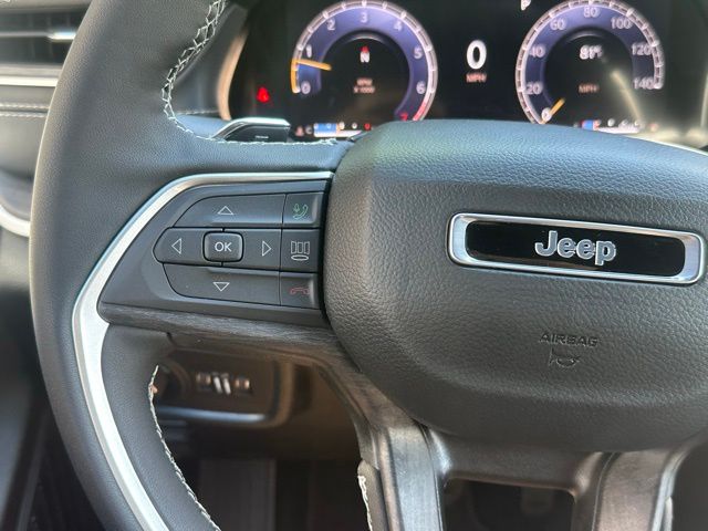 2025 Jeep Grand Cherokee Limited photo 17