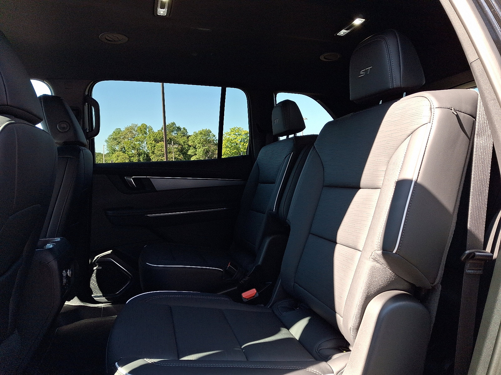 2026 Buick Enclave Sport Touring photo 2