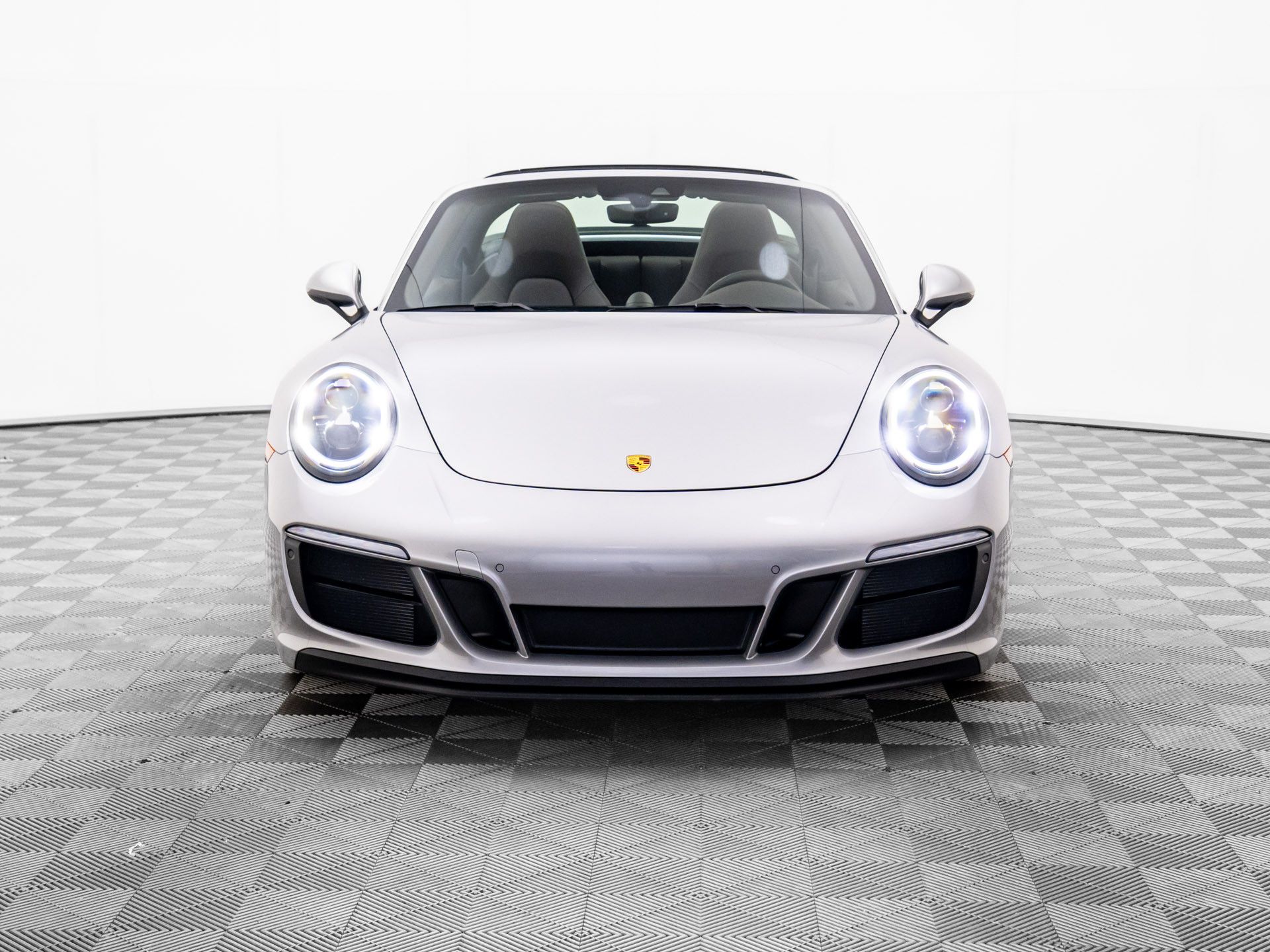 2019 Porsche 911 Targa 4 GTS photo 9