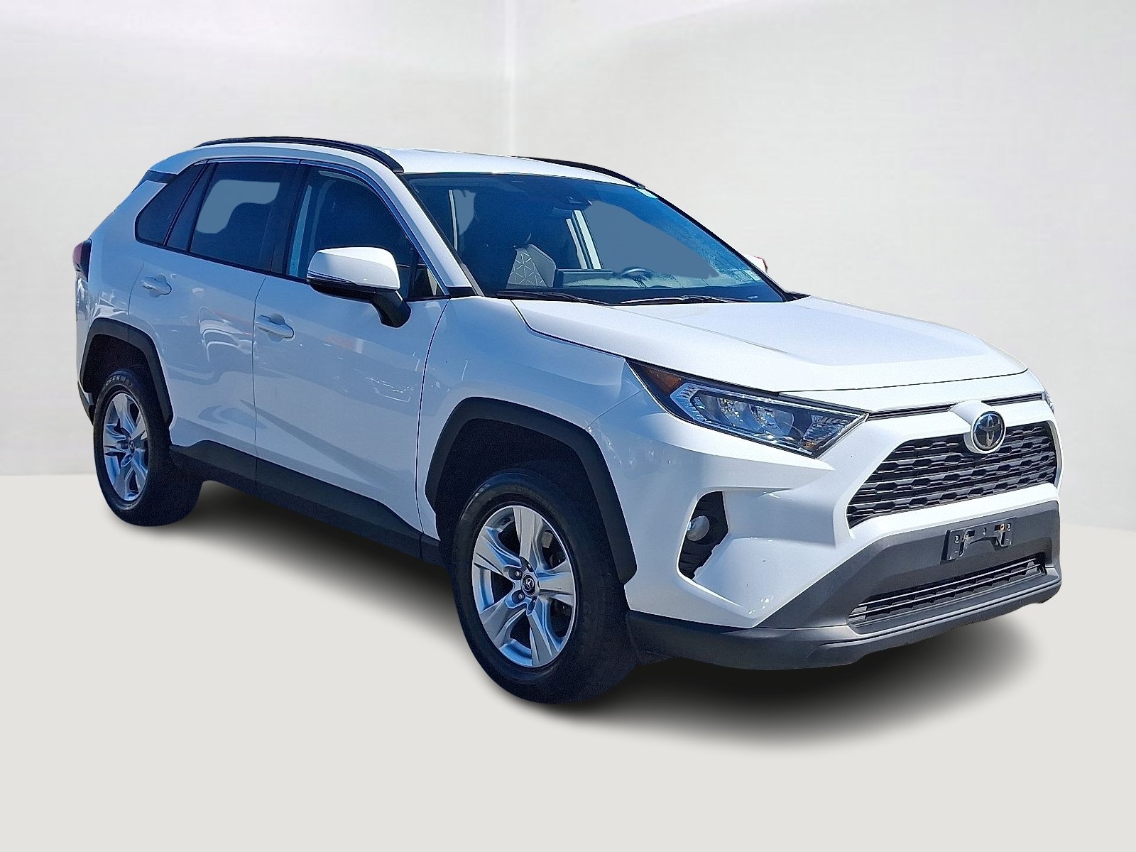 2020 Toyota RAV4 XLE photo 2