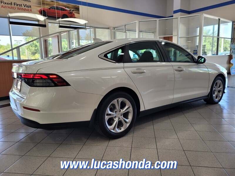 2023 Honda Accord LX photo 4
