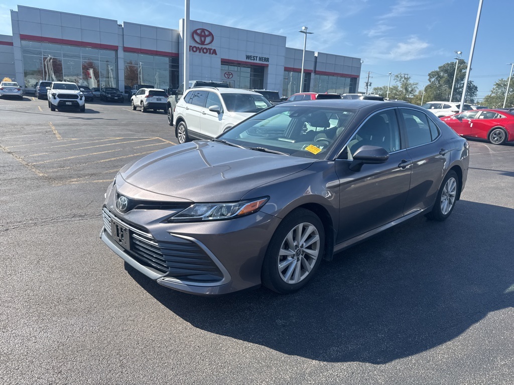 2023 Toyota Camry LE photo 2