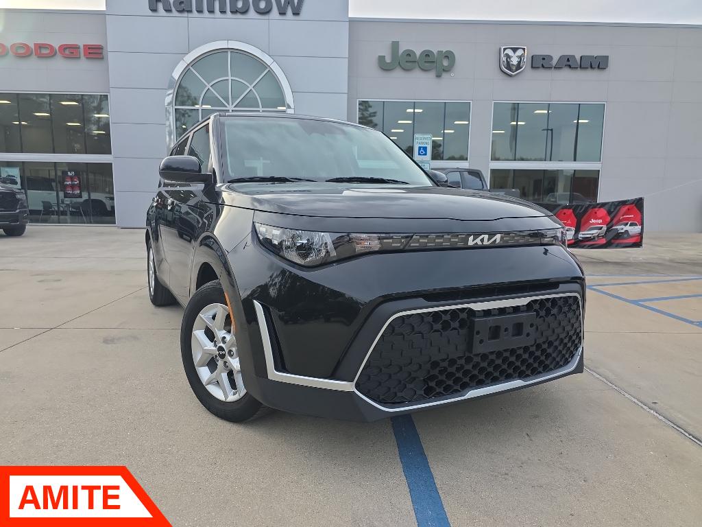 2024 Kia Soul LX's photo
