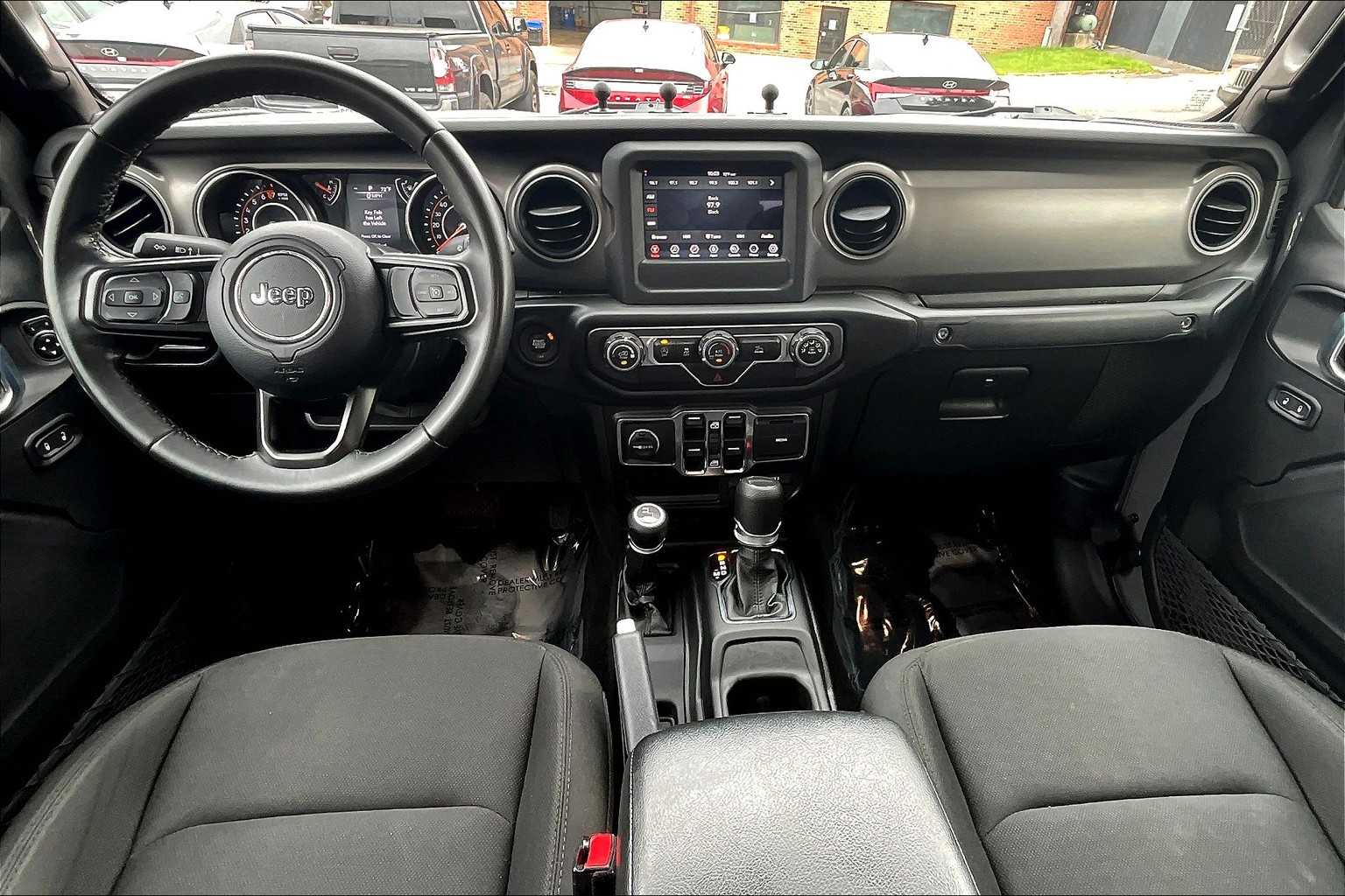2021 Jeep Gladiator Willys photo 15