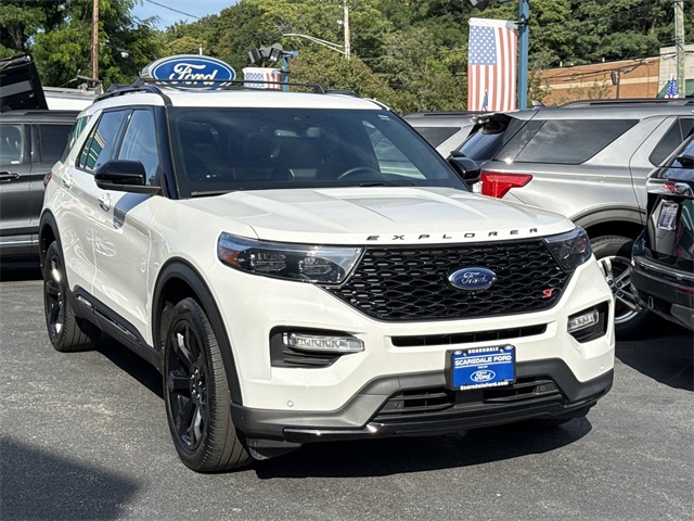 2022 Ford Explorer ST's photo