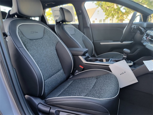 2025 Kia K4 GT-Line photo 15