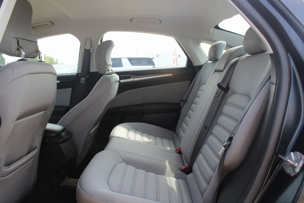 2014 Ford Fusion S photo 9