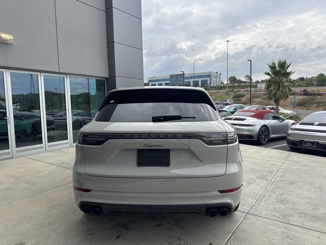 2022 Porsche Cayenne Platinum Edition photo 6