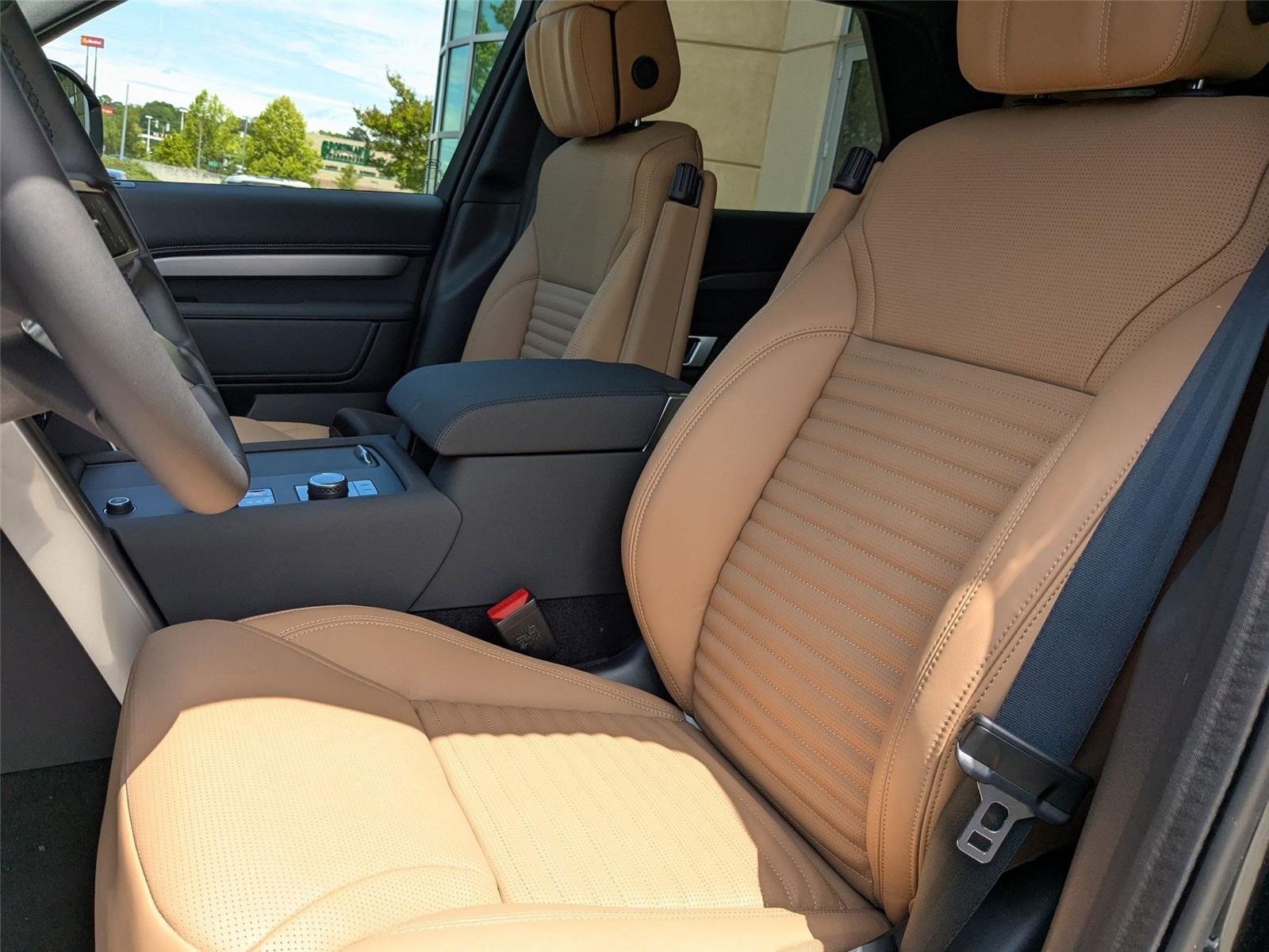 2025 Land Rover Discovery SE photo 13